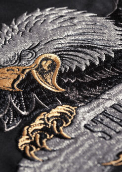 Westernhemd Black Eagle schwarz | ein echtes Highlight für Western - Cowboy - Reitfans | aufwendige Verarbeitung und stilvollen Details Western Hemd Black Eagle | by Joc's Country Corner | aufwendig gestckten Adler am Rücken | farblich abgestimmte Kordelpaspelierung | Größen S -3 XL