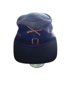 RESTPOSTEN II.WAHL Statt €35,90 €14,90 Vielseitig kombinierbar – modern & traditionell zugleich Ideales Accessoire oder Geschenk für Western-Fans II. Wahl Südstaaten-Cap (blau). Leichte Gebrauchsspuren vorhanden, aber voll tragbar. Ein Umtausch ist ausgeschlossen.