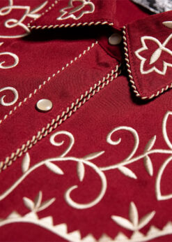 Exquisite Westernbluse mit großartiger Stickerei an Brust, Rücken, Manschetten und Kragen. Gestickte Westernpasse.