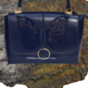 Vintage Handtasche Schmetterling Banned | by Joc's Country Corner | Ein Hauch von Nostalgie – Die farbenfrohe Retro-Handtasche mit Schmetterling-Detail