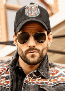 Der Geniestreich - Cap TC Country - unter den Base Caps: 5-Panels Western Base Cap in Wildlederoptik mit Mesh einsatz. Der strapazierfähige Korpus ist hochwertig und robust und schmiegt sich dennoch angenehm weich an den Kopf