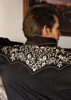 Entdeckt den authentischen Western-Style im Partnerlook | edle Damenbluse HOLLY | exquisites Herrenhemd HENRY | aufeinander abgestimmt