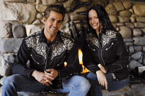 Entdeckt den authentischen Western-Style im Partnerlook | edle Damenbluse HOLLY | exquisites Herrenhemd HENRY | aufeinander abgestimmt
